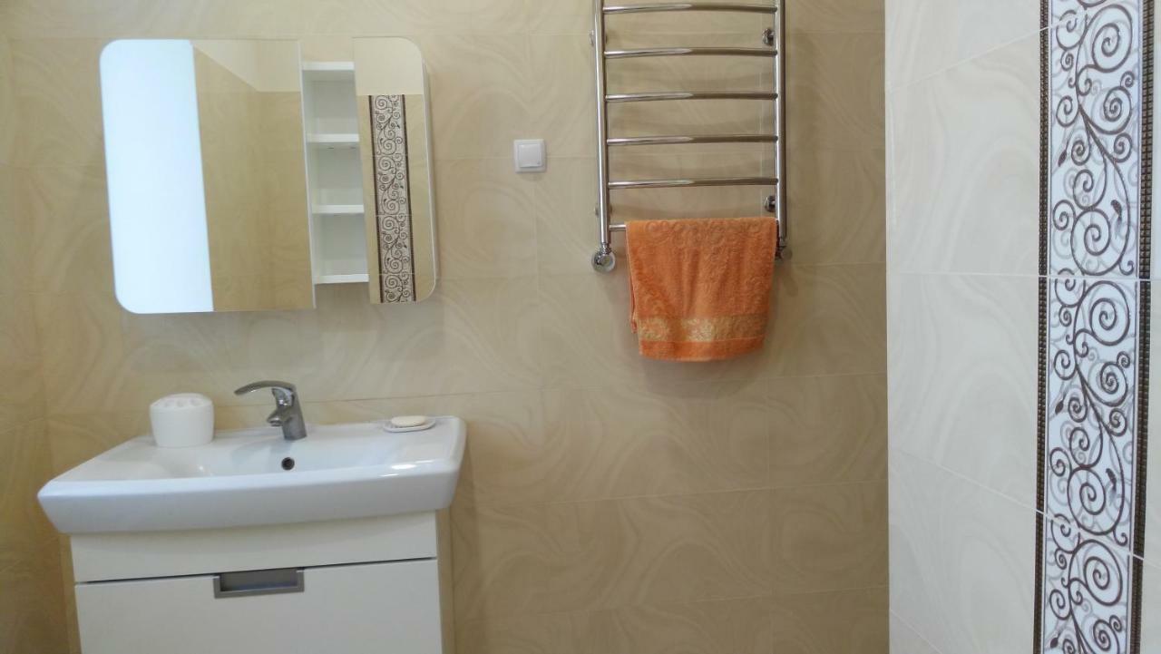 Separate Room Homestay In A Private House, Facilities Shared With Owner Berdychiv ภายนอก รูปภาพ